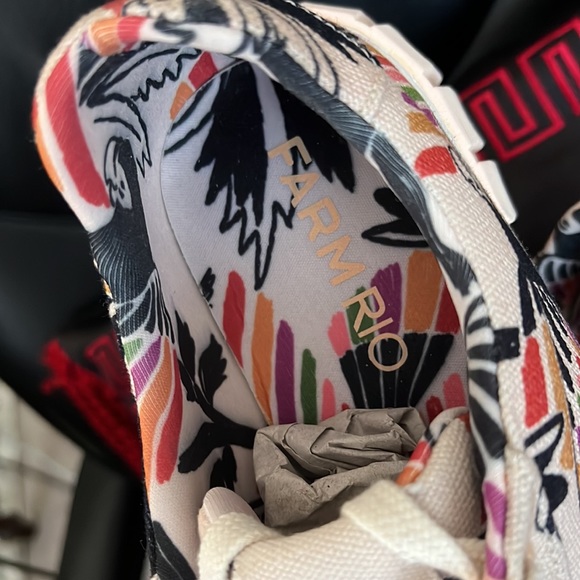 The fab and lovely day in Farm Rio sneakers, dress up or down 🌺 - Picture 5 of 13